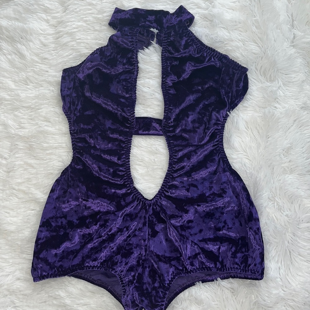 I heart raves purple crushed velvet butt scrunch romper size Xl
